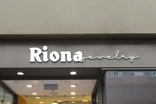 Riona Shaela Font - Image 2